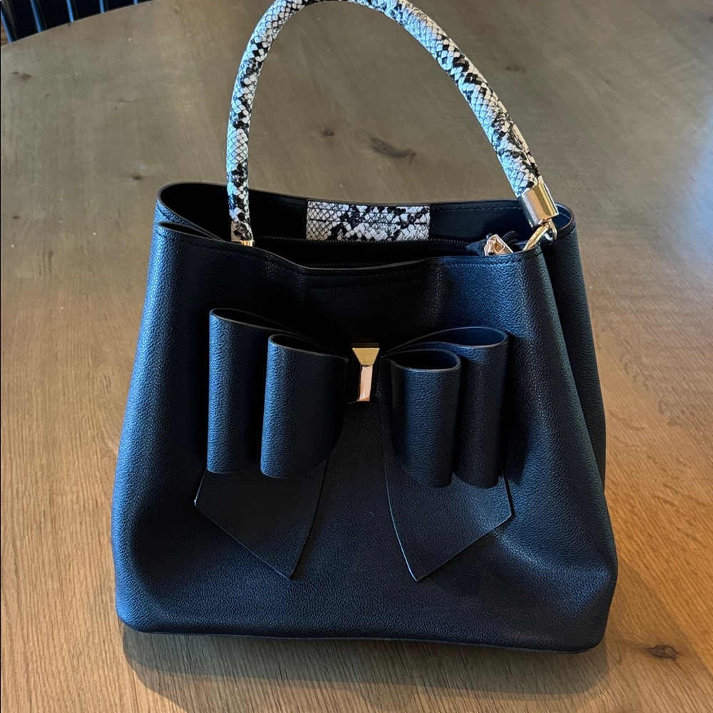 Chic Crossi Black Bow Shoulder Bag with Snakeskin Handle